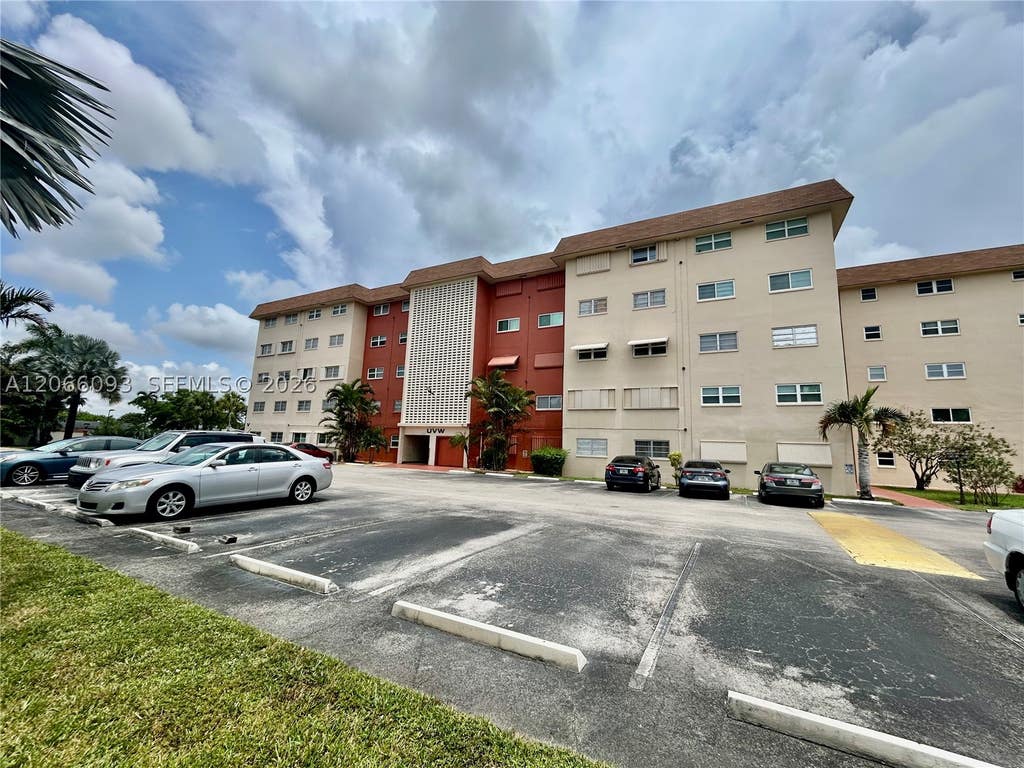 Photo of 5300 Washington St #U503, Hollywood, FL 33021 (MLS # A12066093)