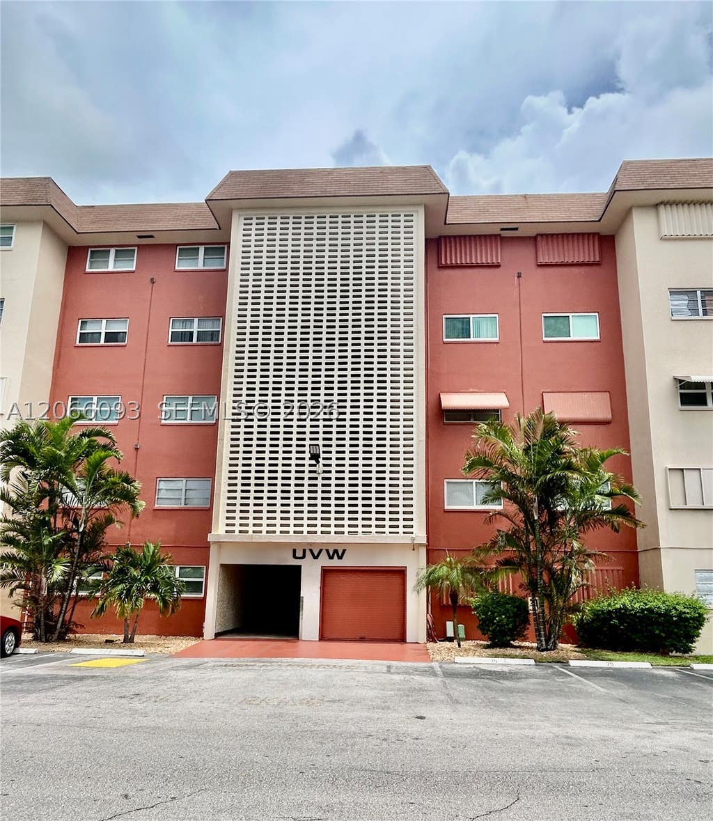 Photo of 5300 Washington St #U503, Hollywood, FL 33021 (MLS # A12066093)