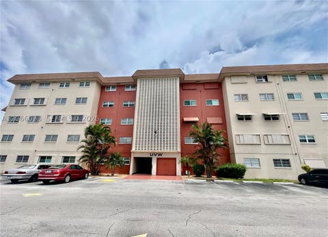 Photo of 5300 Washington St #U503, Hollywood, FL 33021 (MLS # A12066093)