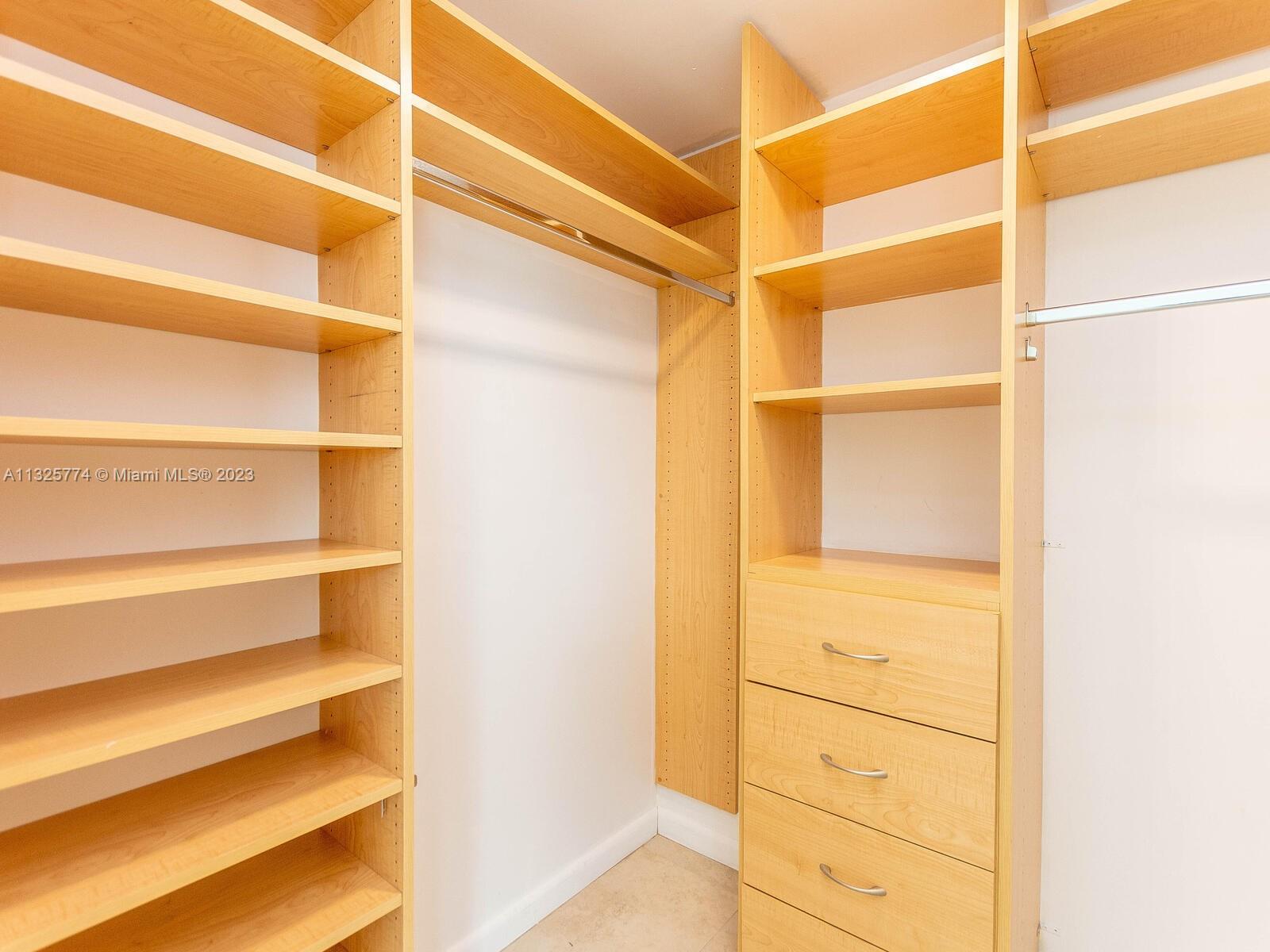 WIND CONDO - Residential