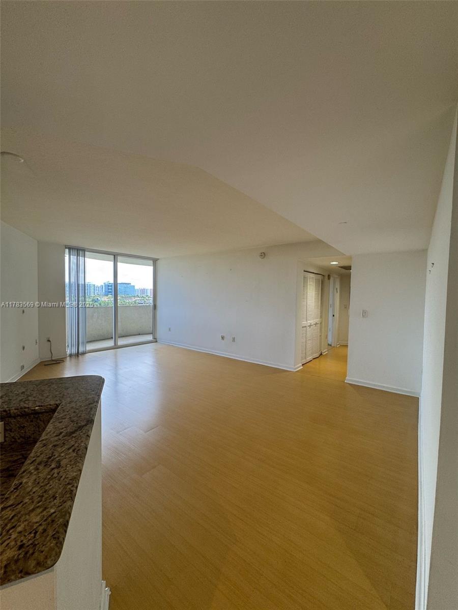 19501 W Country Club Dr 706