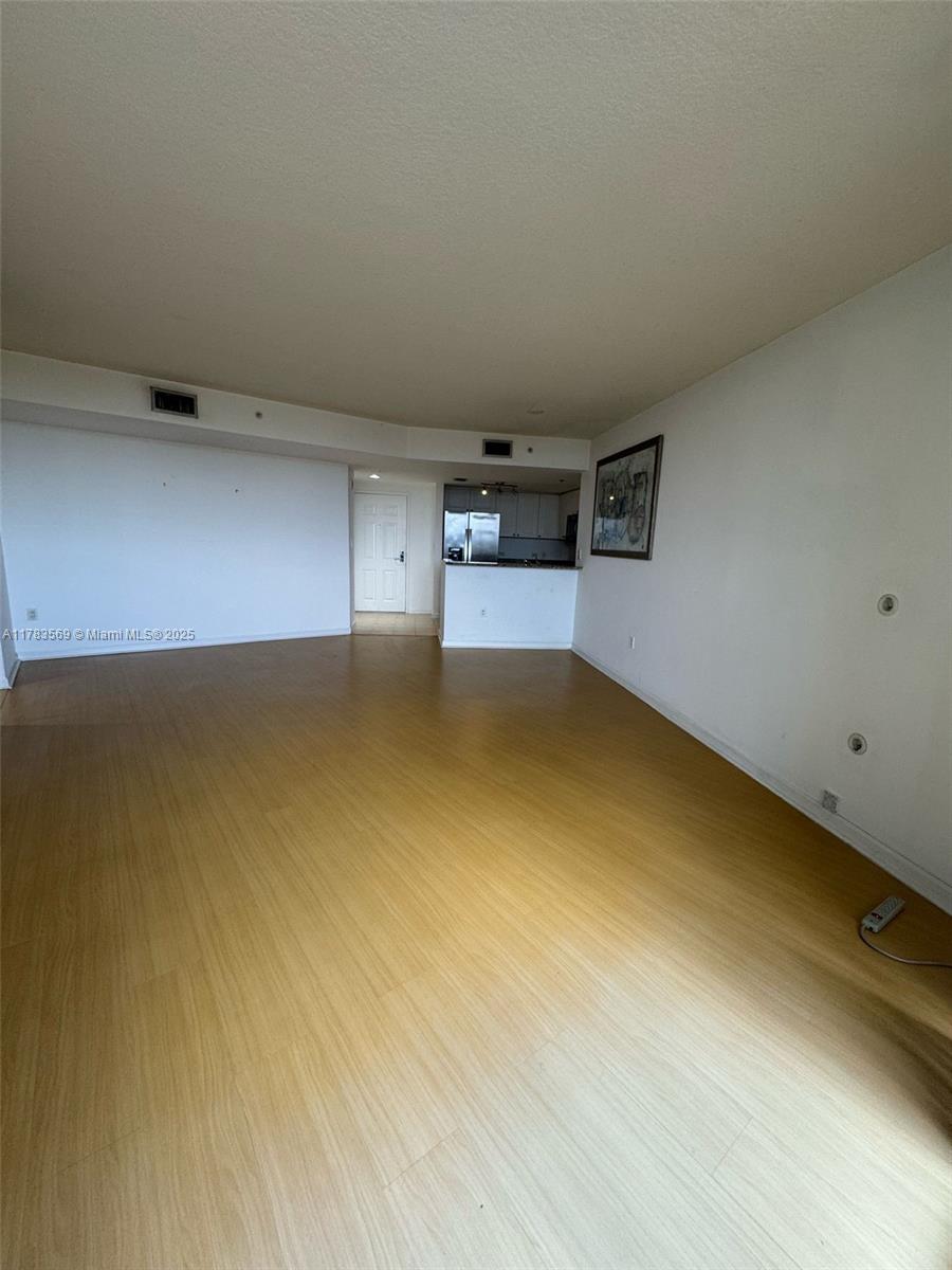 19501 W Country Club Dr 706