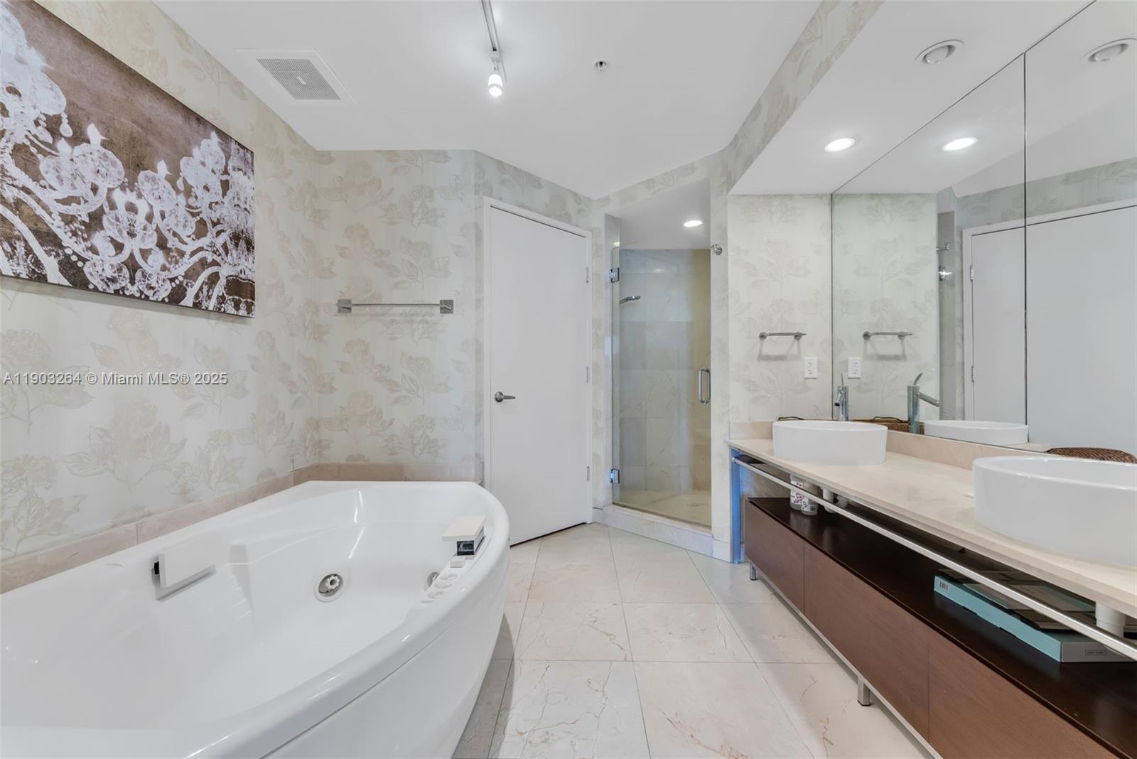 SAYAN CONDO - Residential Lease