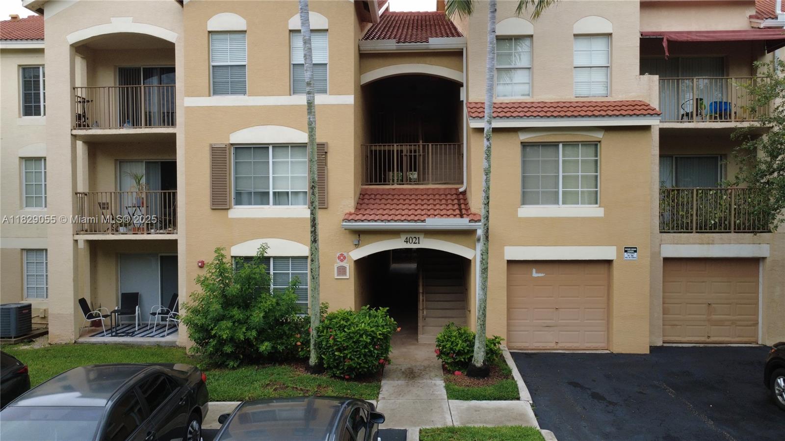 Ground-floor 3-bed / 2-bath condo in gated Emerald Isle at Laguna Lakes. This bright 1,300 sq ft split-floorplan unit features a granite kitchen with breakfast bar, full-size washer & dryer, and screened patio. The primary suite includes a walk-in closet and dual-sink bathroom. Enjoy resort-style amenities: lakeside pool & spa, gym, racquetball, tennis, clubhouse, business center, playground, and 24/7 security. HOA includes water, sewer, cable, and internet. Investor-friendly—rent. Convenient location near I-95, Palm Beach Outlets, and downtown.
Property is being sold AS IS.
Showing via ShowingTime – lockbox code provided upon confirmation.