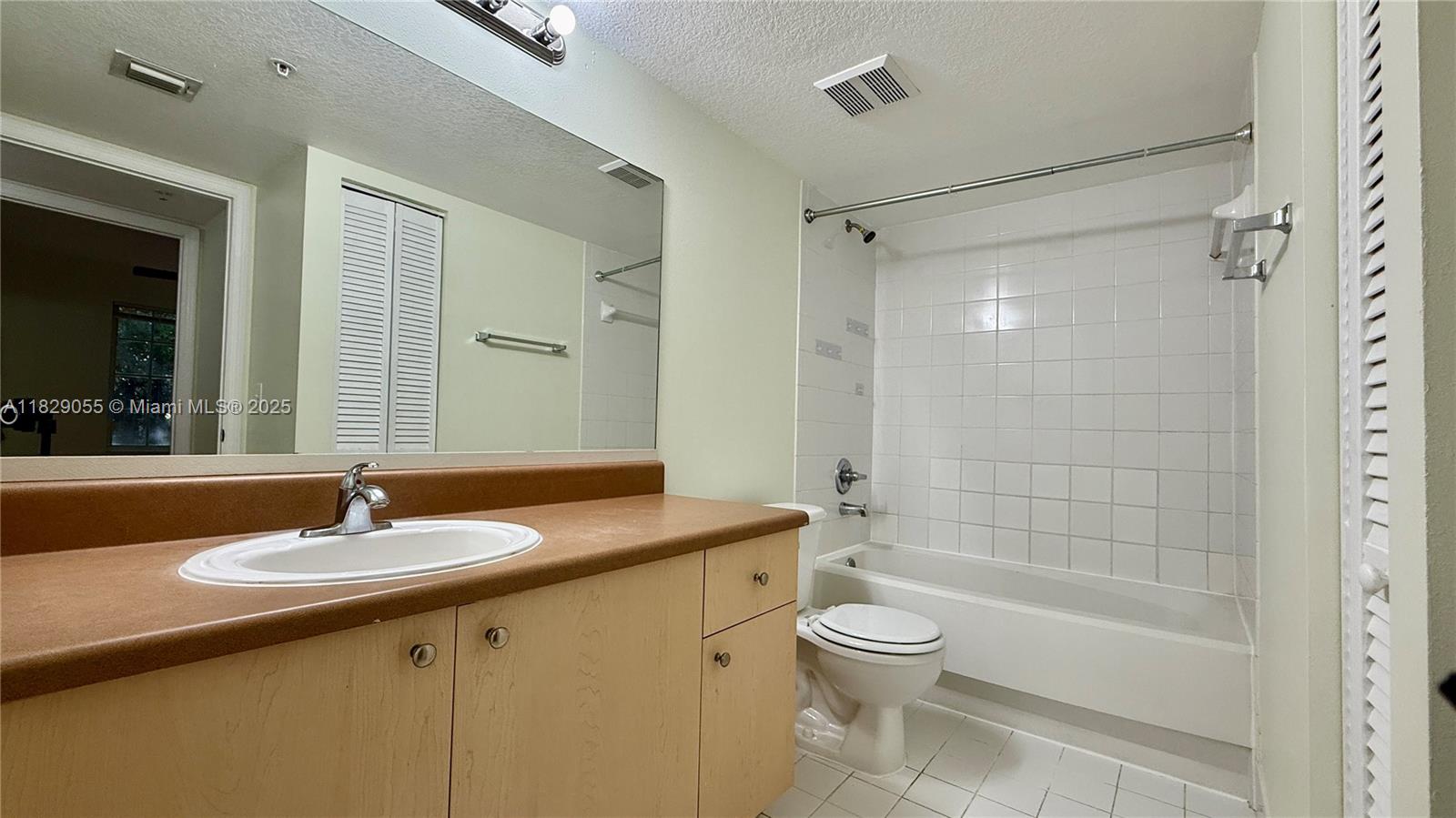 Emerald Isle at Laguna Lak - Residential