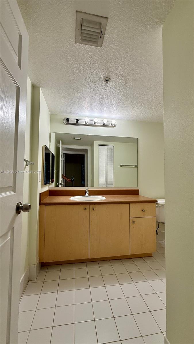 Emerald Isle at Laguna Lak - Residential