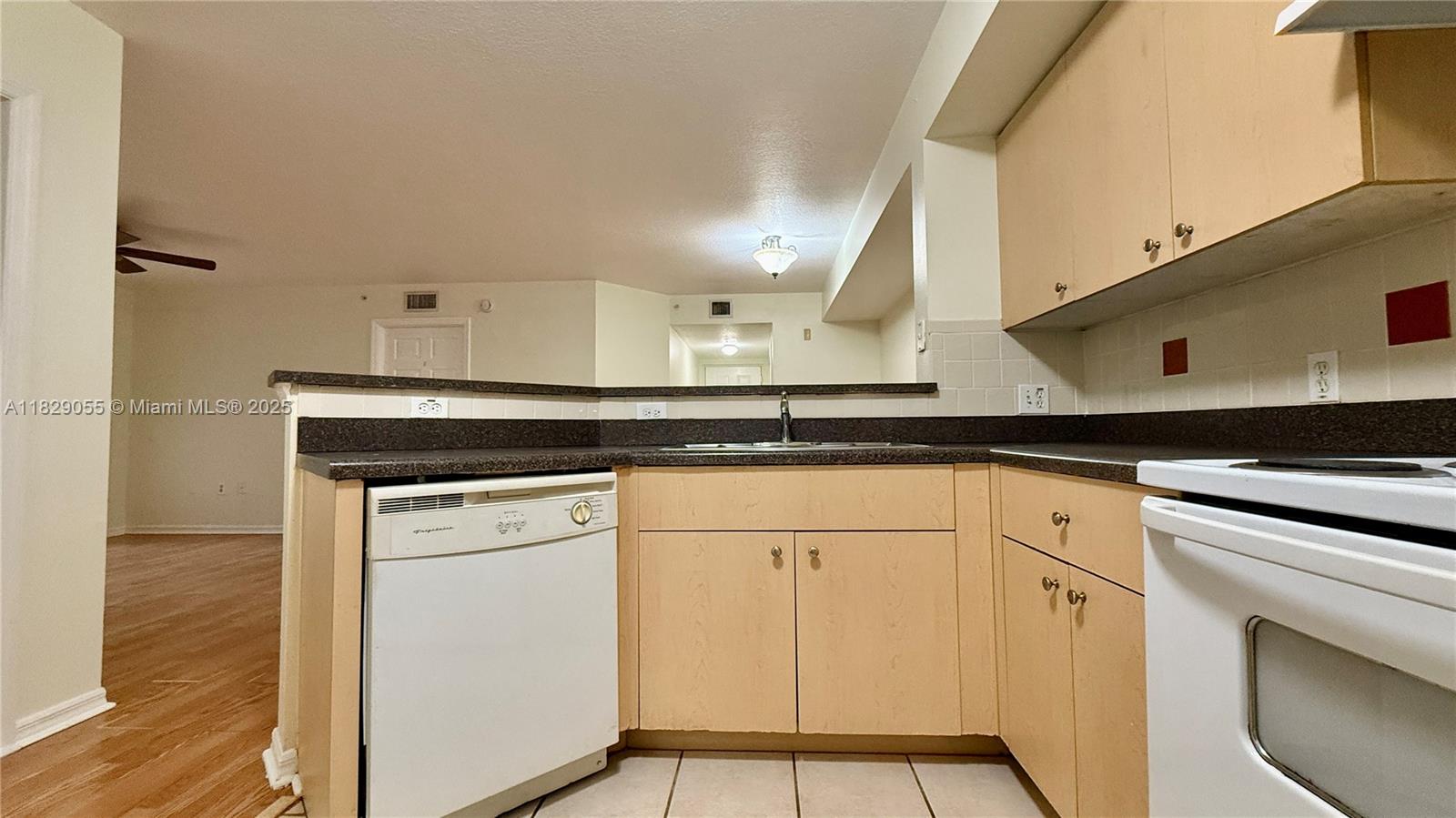 Emerald Isle at Laguna Lak - Residential