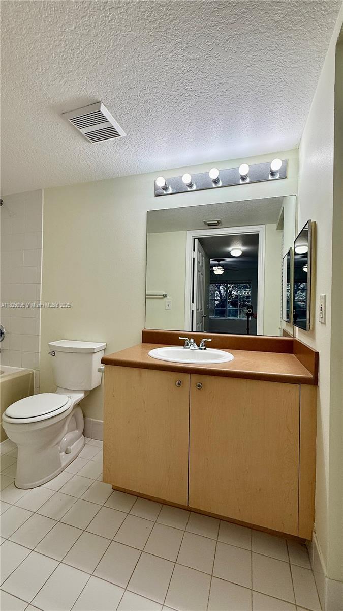 Emerald Isle at Laguna Lak - Residential