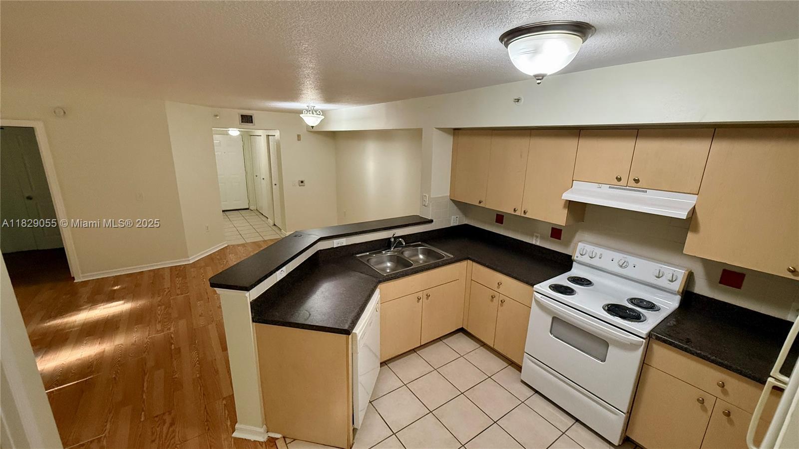 Emerald Isle at Laguna Lak - Residential