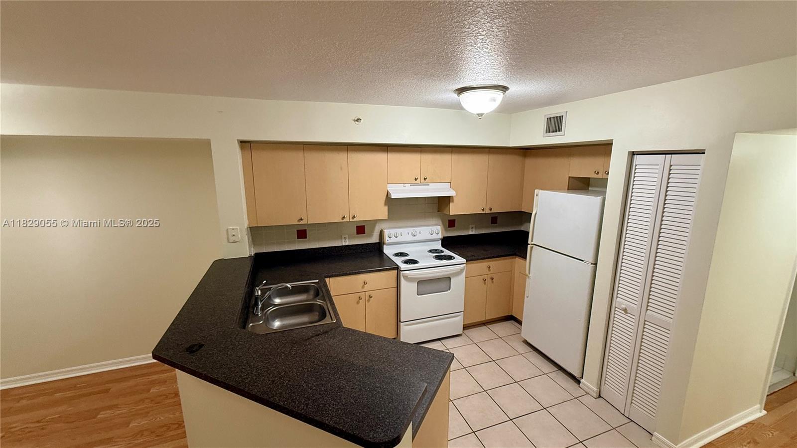 Emerald Isle at Laguna Lak - Residential