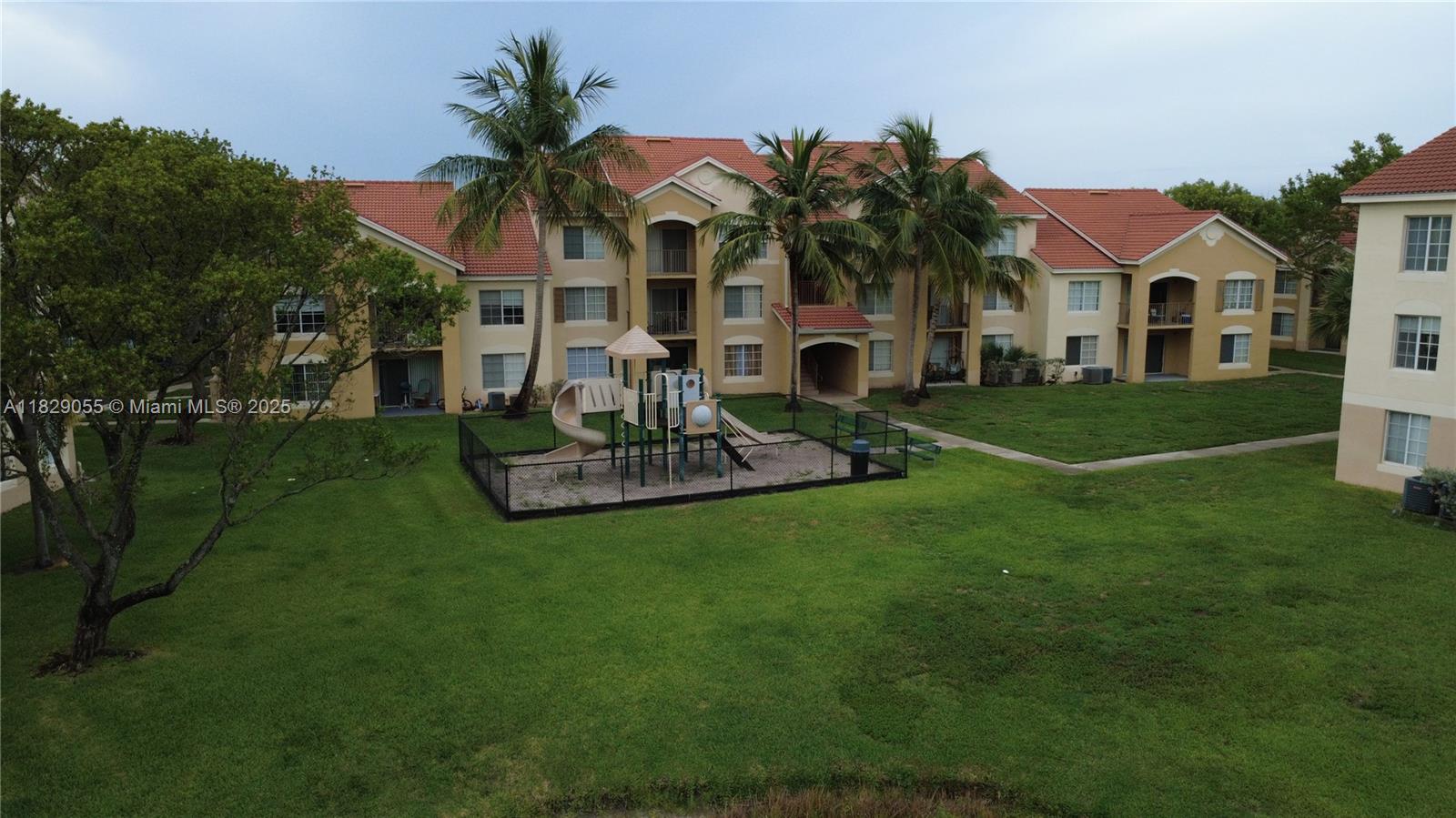 Emerald Isle at Laguna Lak - Residential