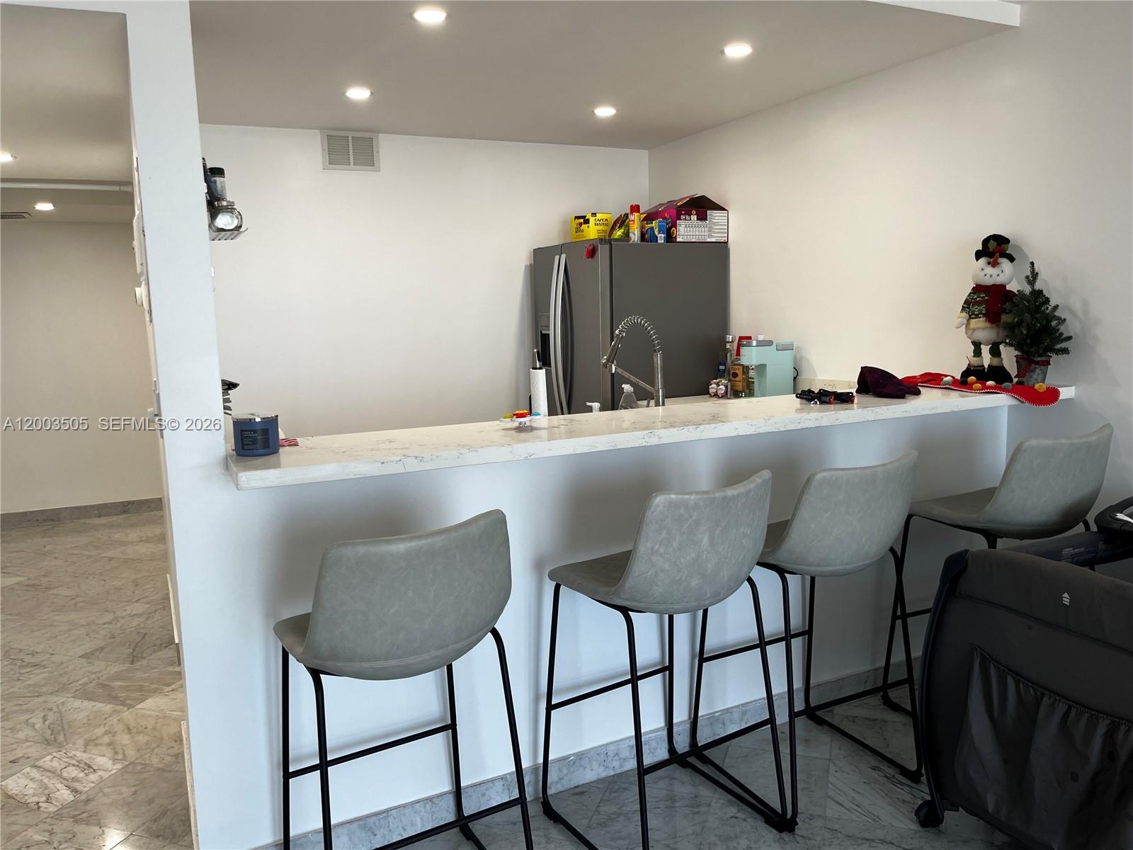 THE PRESIDENTIAL CONDO - Residential Lease