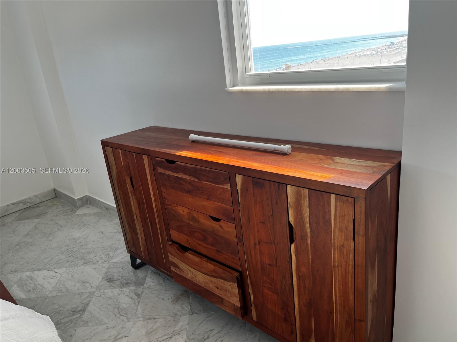 THE PRESIDENTIAL CONDO - Residential Lease