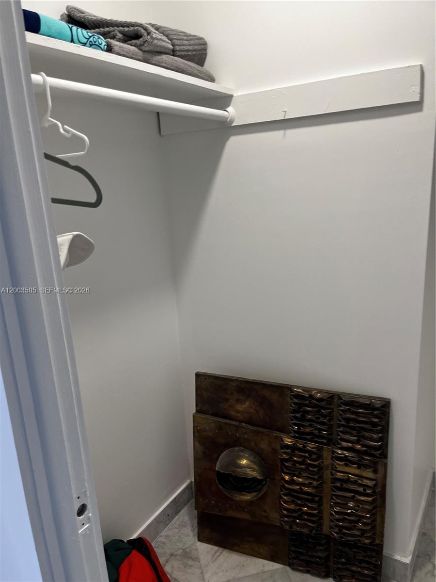 THE PRESIDENTIAL CONDO - Residential Lease