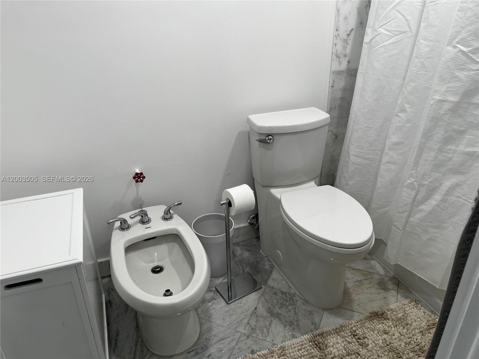 THE PRESIDENTIAL CONDO - Residential Lease