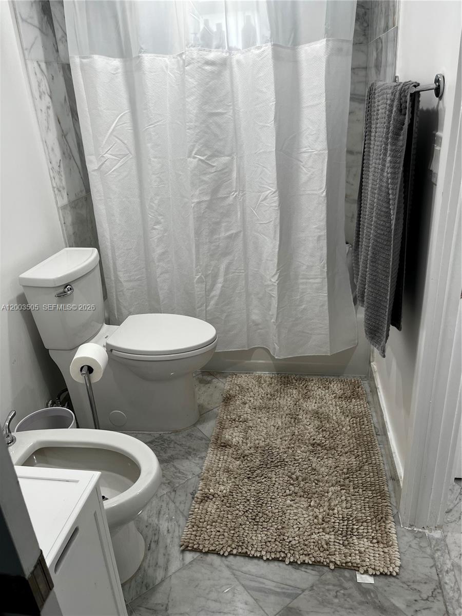 THE PRESIDENTIAL CONDO - Residential Lease