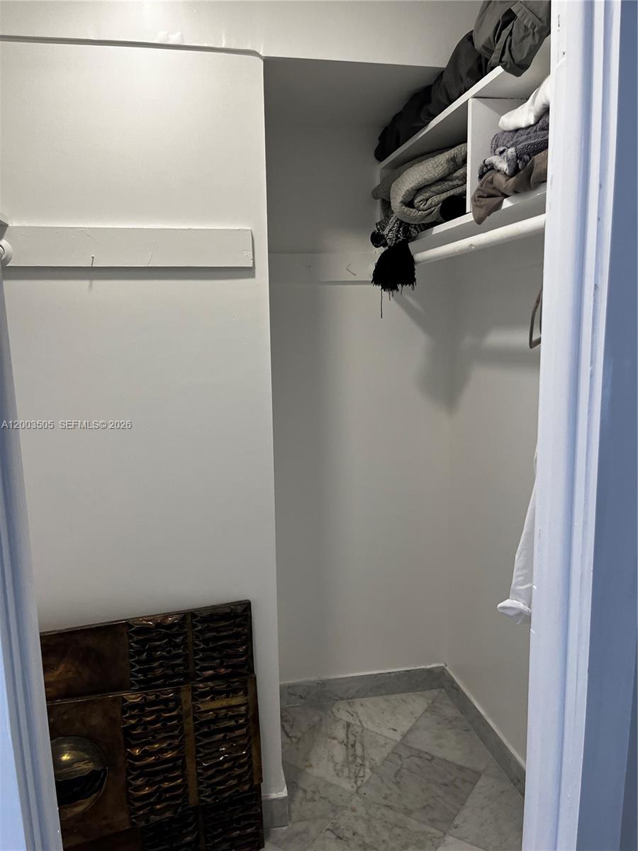 THE PRESIDENTIAL CONDO - Residential Lease