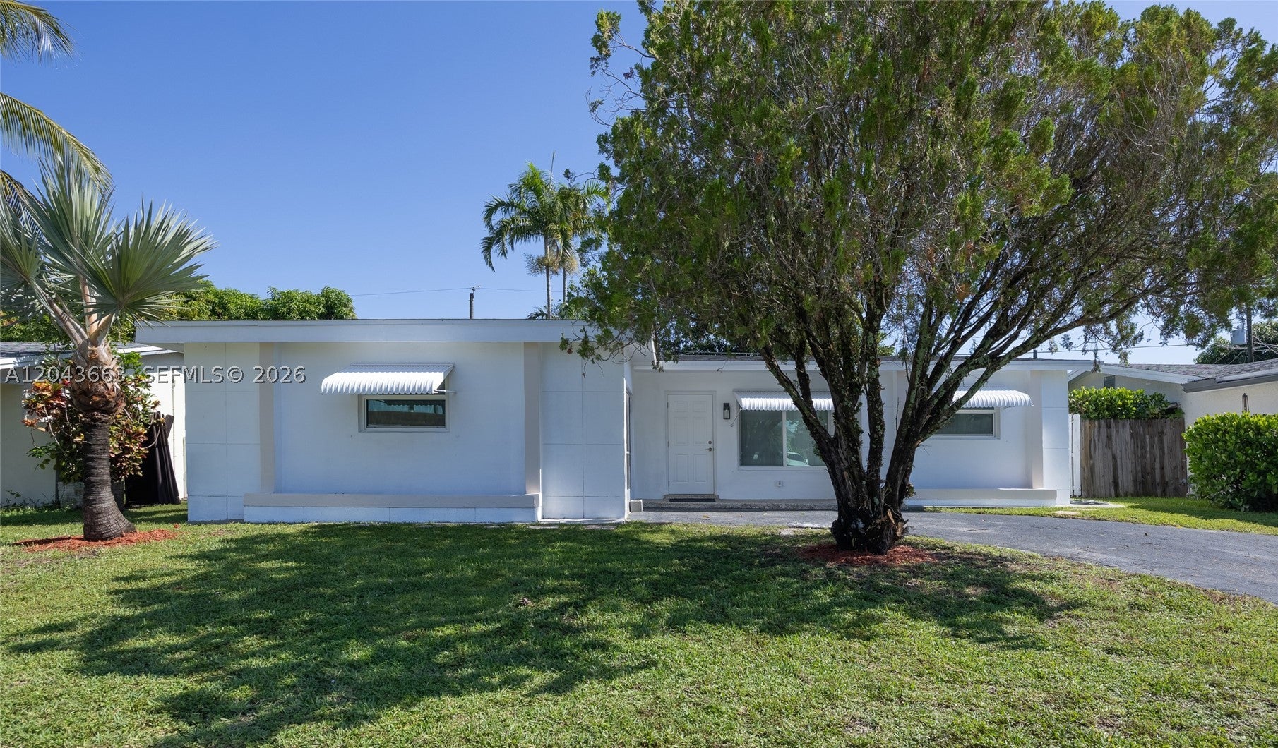 8571 NW 27th Pl, Sunrise FL 33322