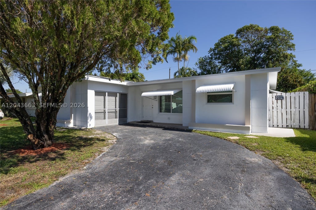 Photo of 8571 NW 27th Pl, Sunrise, FL 33322 (MLS # A12043663)