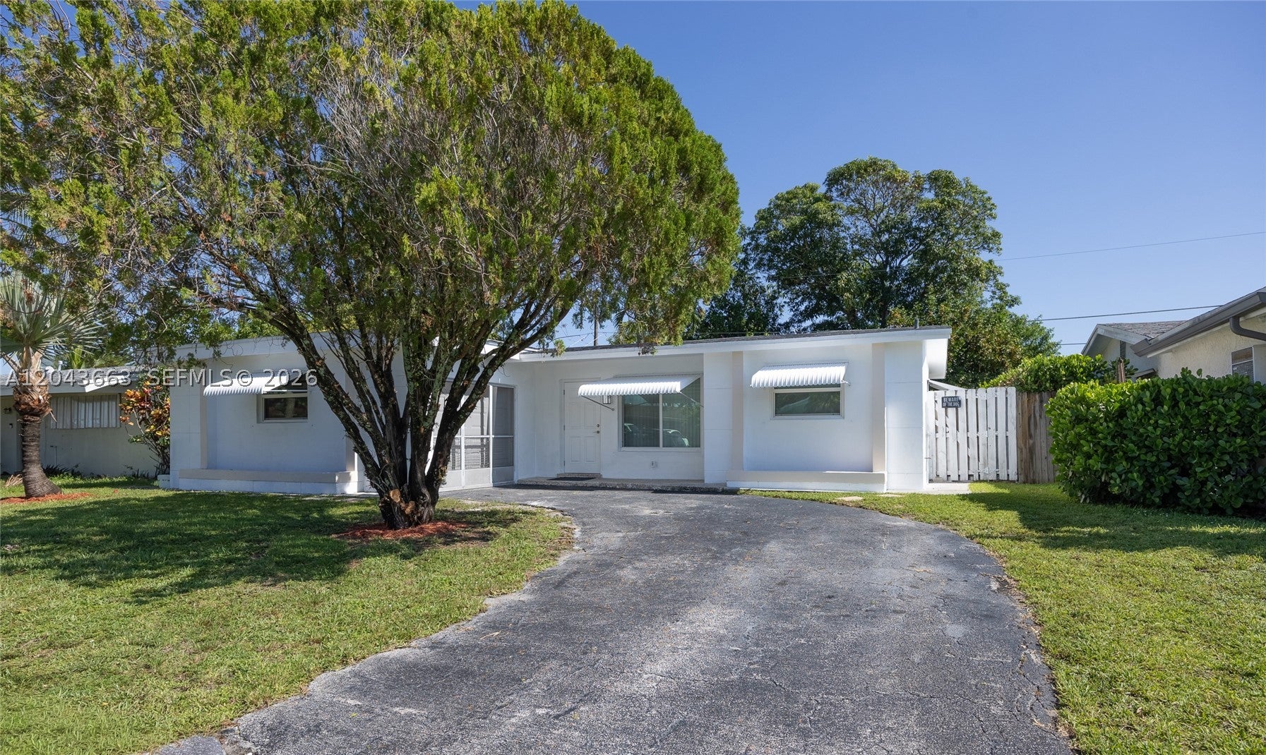 8571 NW 27th Pl