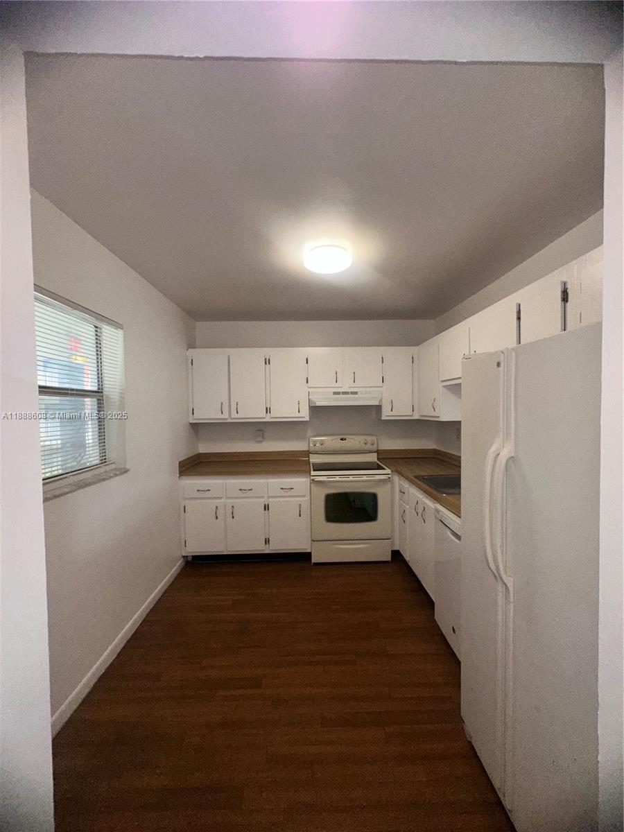 COURTYARDS OF BROWARD CON - Residential Lease