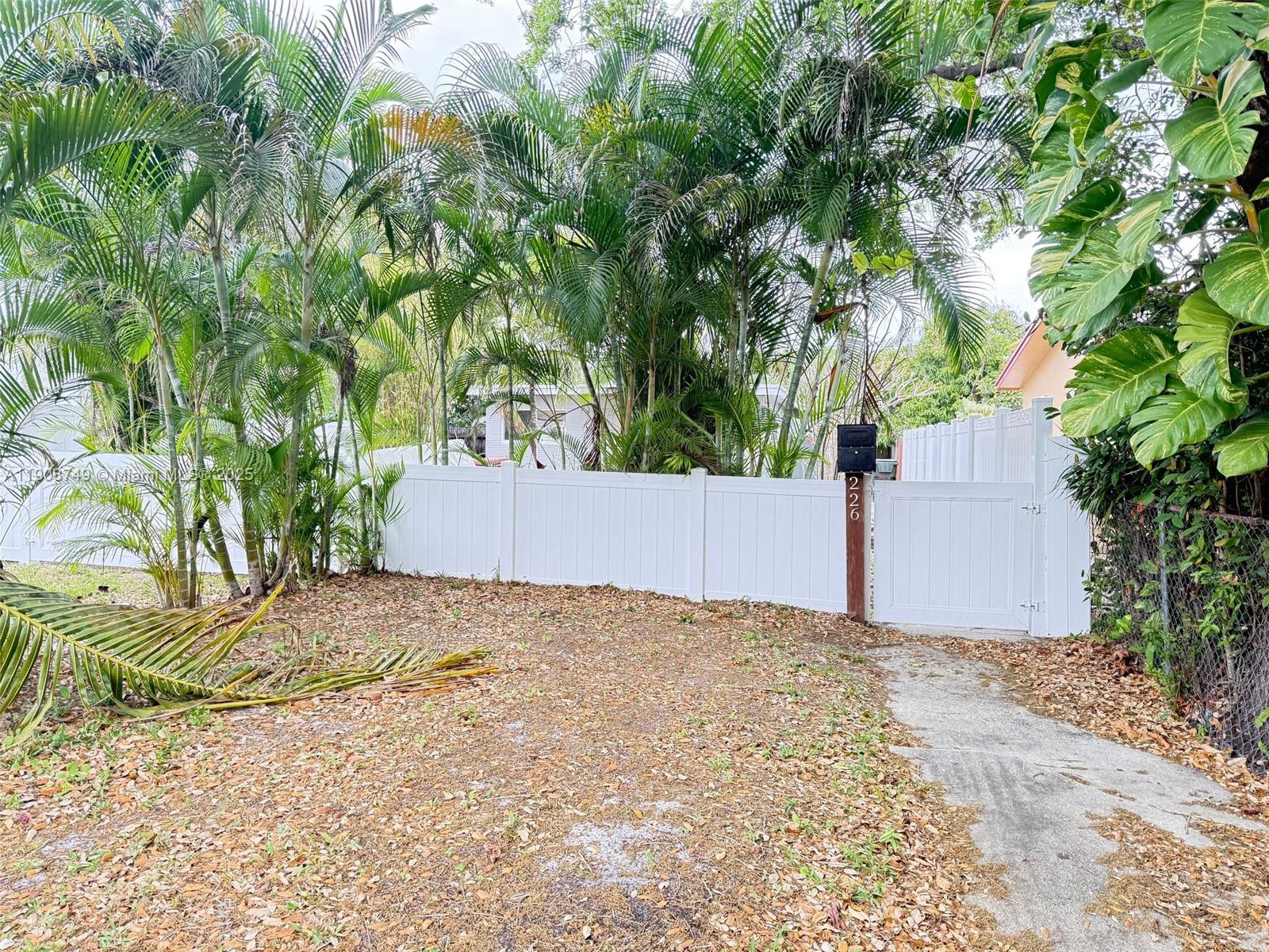 NORTH HOLLYWOOD - Residential