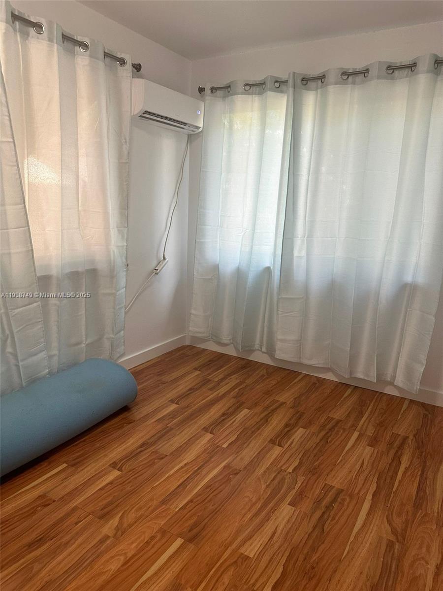 NORTH HOLLYWOOD - Residential