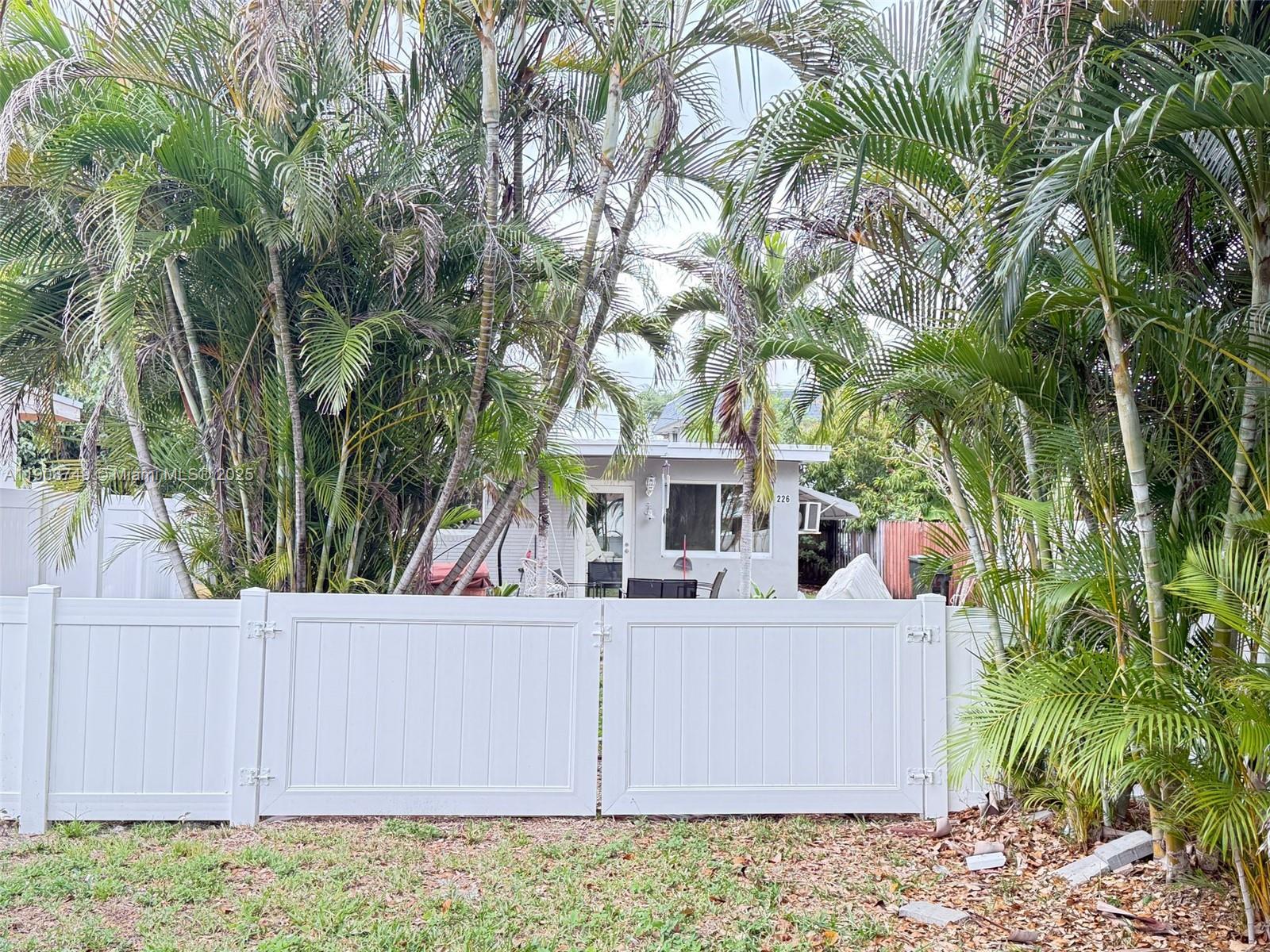 NORTH HOLLYWOOD - Residential