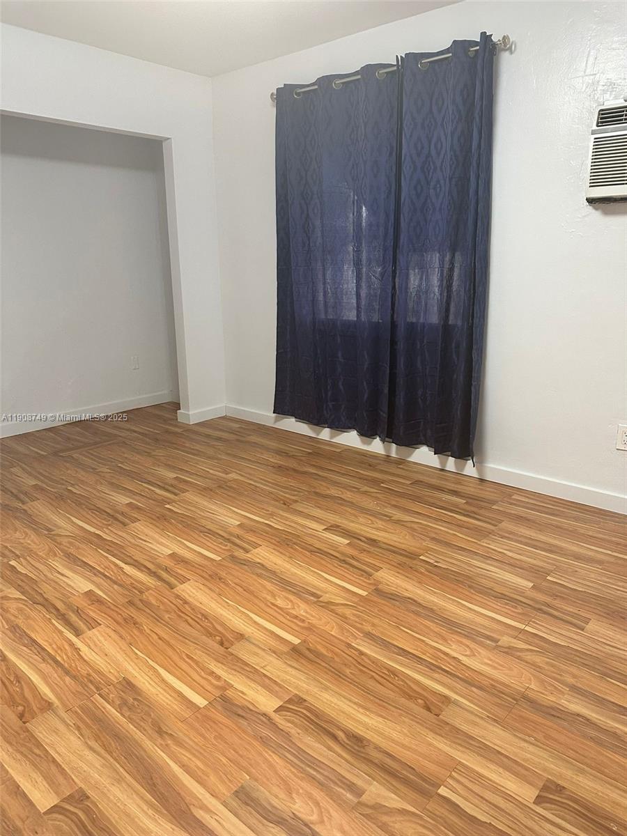 NORTH HOLLYWOOD - Residential