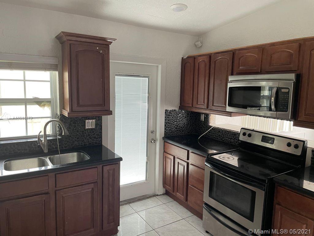 CRAVERO CLOVERLEAF ESTATE - Residential Lease