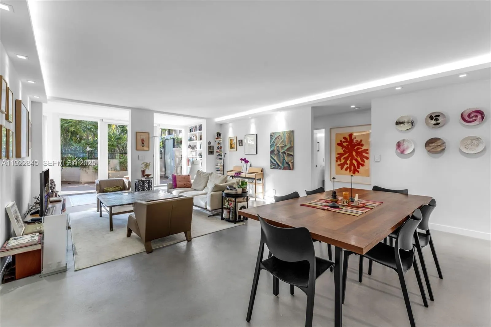 Key Biscayne, Florida 33149, United States, 3 Bedrooms Bedrooms, ,3 BathroomsBathrooms,Residential,Pending,249703