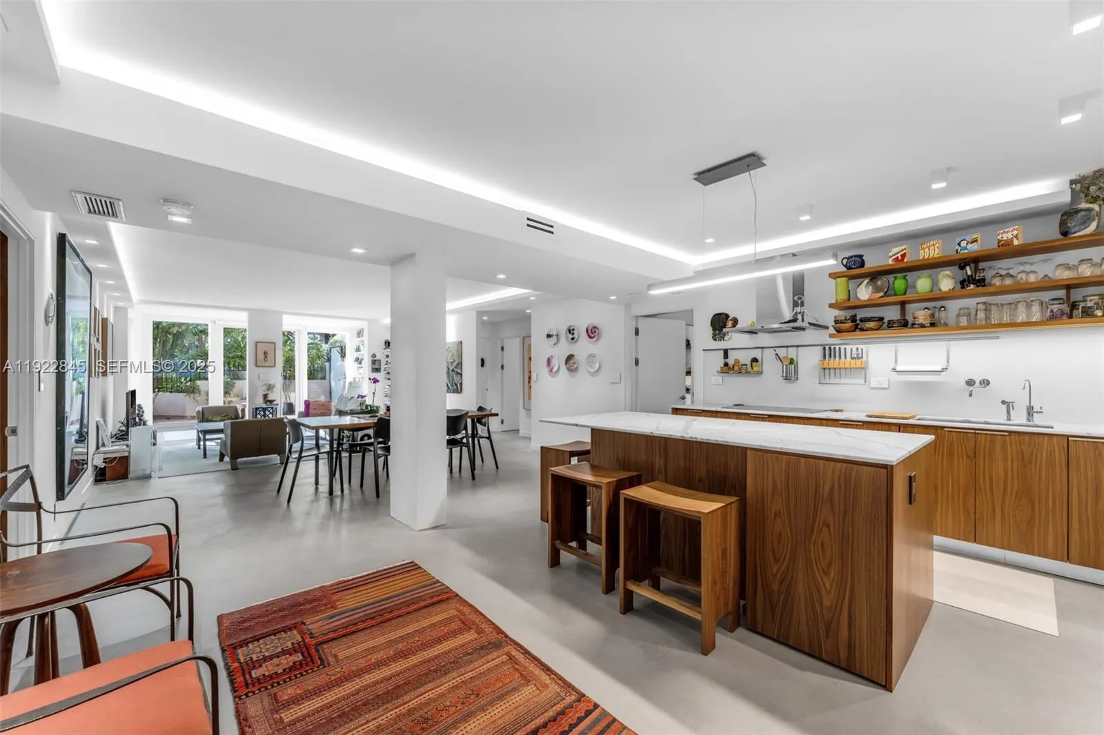 Key Biscayne, Florida 33149, United States, 3 Bedrooms Bedrooms, ,3 BathroomsBathrooms,Residential,Pending,249703