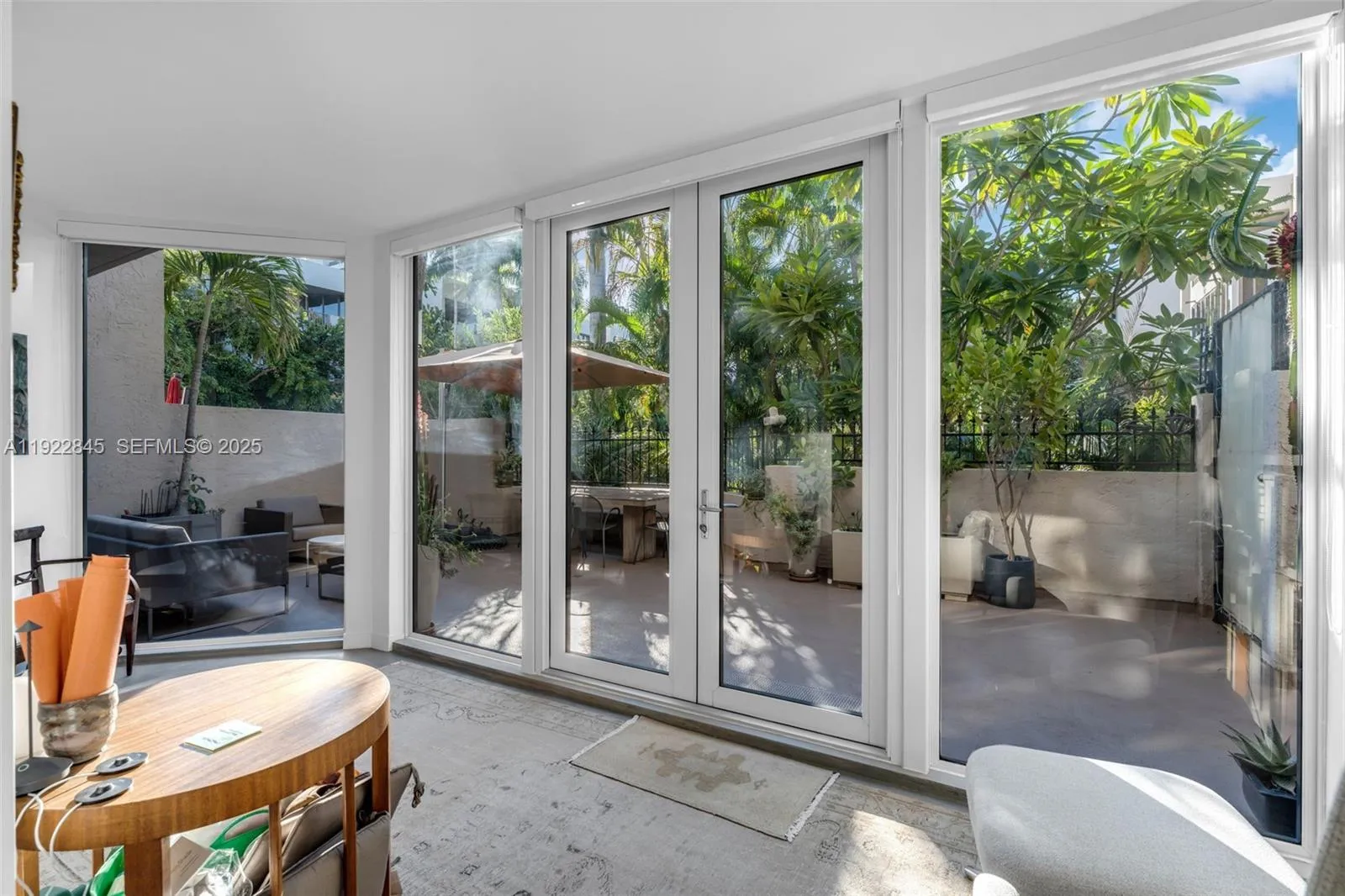 Key Biscayne, Florida 33149, United States, 3 Bedrooms Bedrooms, ,3 BathroomsBathrooms,Residential,Pending,249703