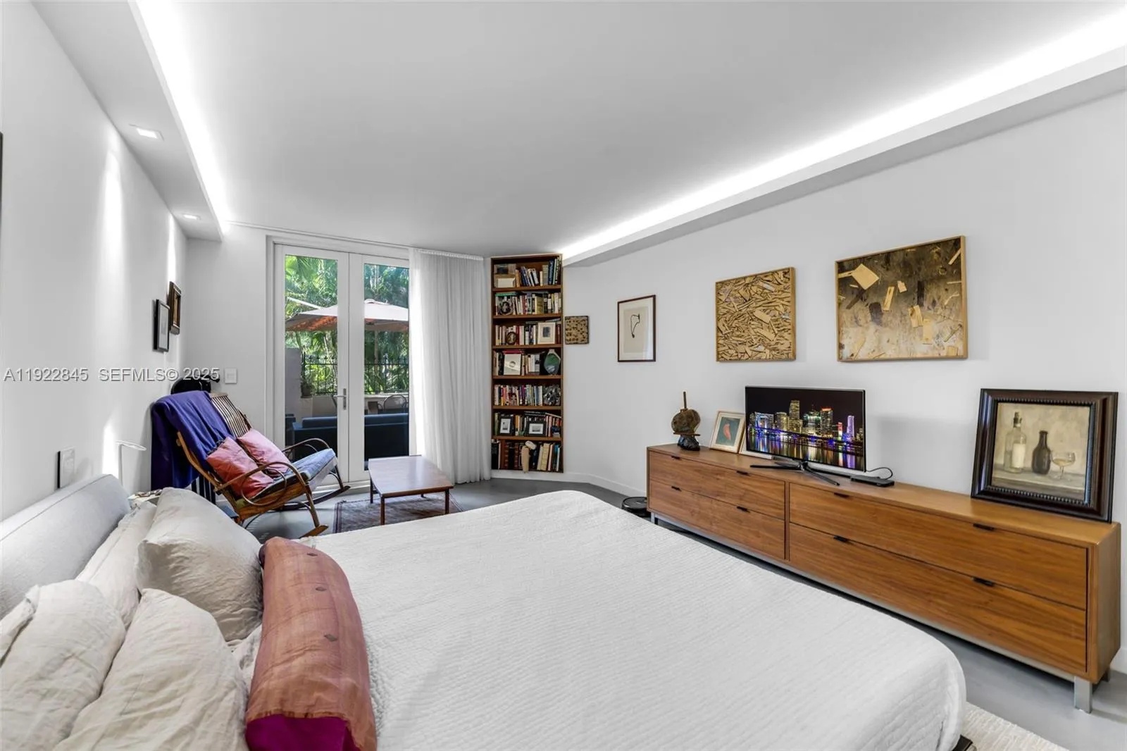 Key Biscayne, Florida 33149, United States, 3 Bedrooms Bedrooms, ,3 BathroomsBathrooms,Residential,Pending,249703