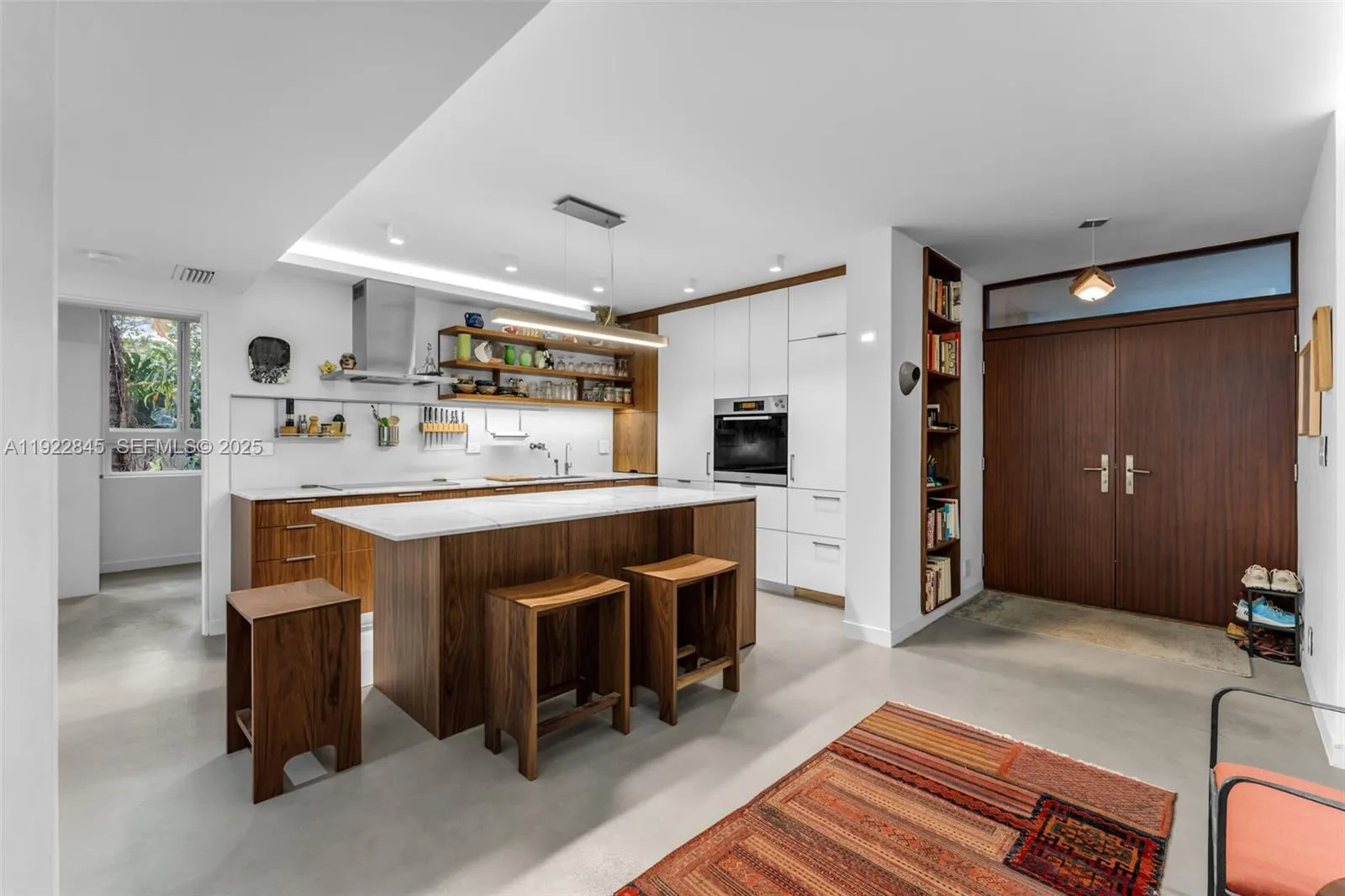 Key Biscayne, Florida 33149, United States, 3 Bedrooms Bedrooms, ,3 BathroomsBathrooms,Residential,Pending,249703