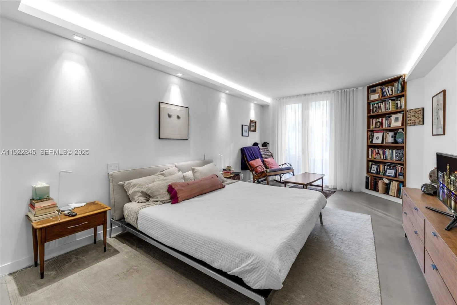 Key Biscayne, Florida 33149, United States, 3 Bedrooms Bedrooms, ,3 BathroomsBathrooms,Residential,Pending,249703