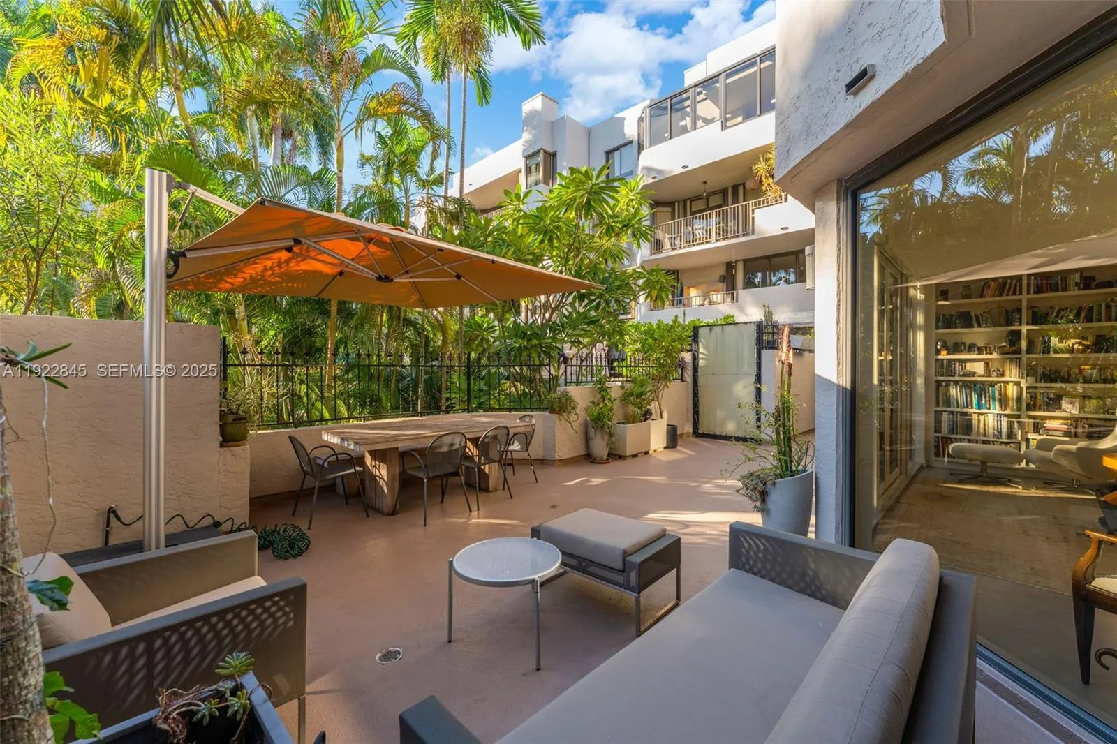 Key Biscayne, Florida 33149, United States, 3 Bedrooms Bedrooms, ,3 BathroomsBathrooms,Residential,Pending,249703