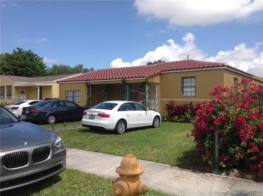 GREAT LOCATION, SINGLE HOME FOR RENT 4 BEDROOMS, 3 FULLBATHROOMS, PAINTED, TILE T-OUT, NICE KITCHEN W/ALL APPLIANCES, LAUNDRY ROOM, CLOSE TO SHOPS, PARKS, SCHOOLS, EASY ACCESS TO MAIN STREETS AND HIGHWAYS, BIG PATIO, MUS SEE IT, FIRST MONTH AND 2 SECURITY DEPOSITS, MOVE U INTO NOW...