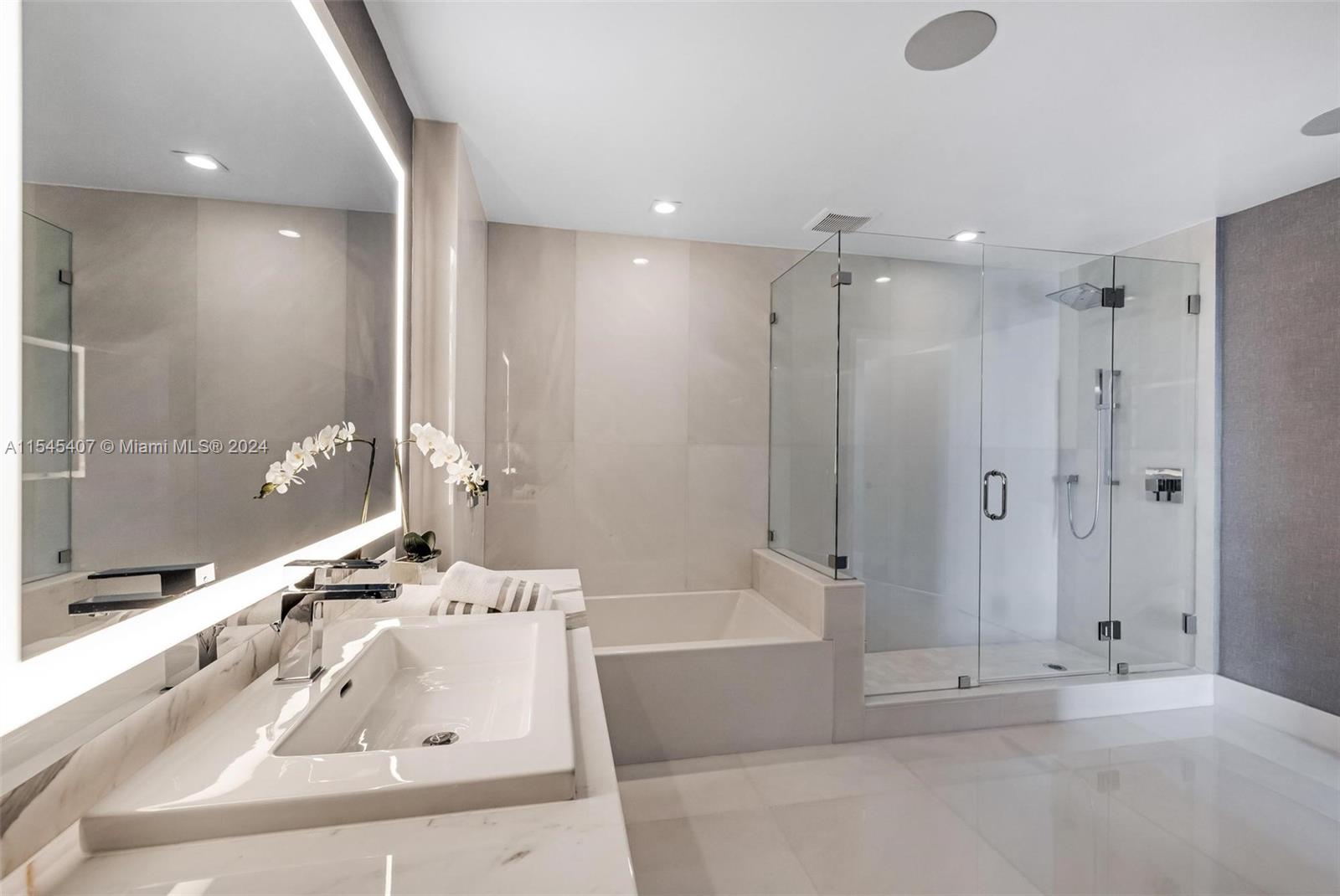 PARQUE TOWERS CONDO - Residential