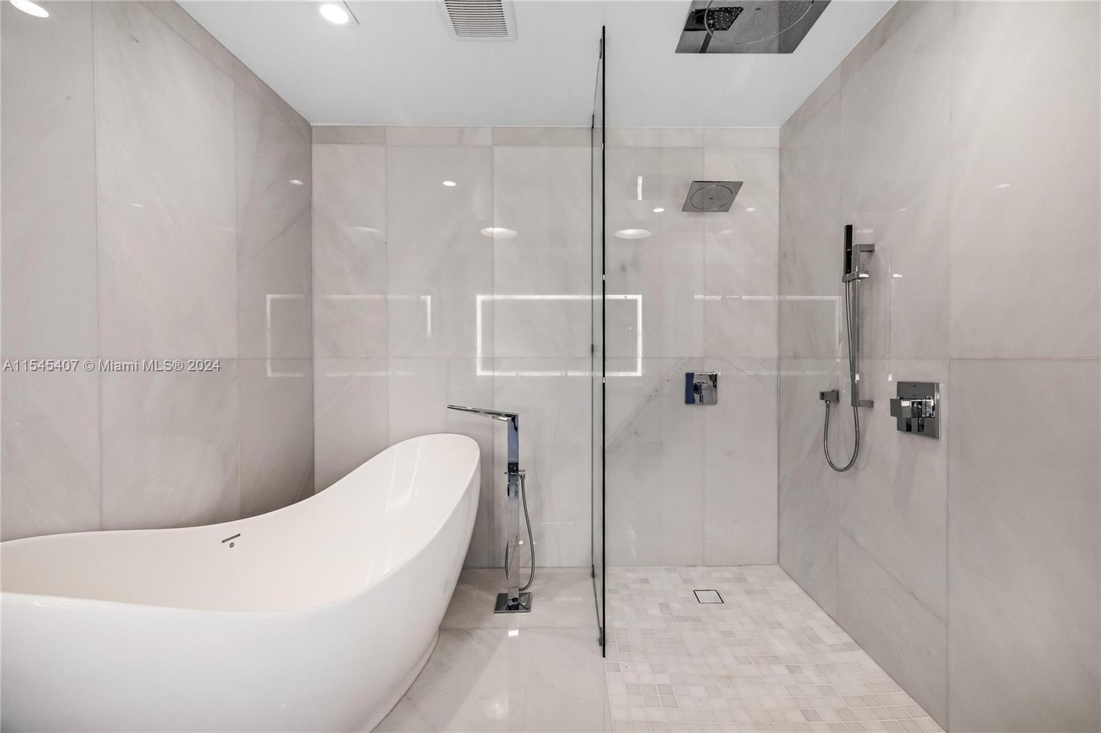 PARQUE TOWERS CONDO - Residential