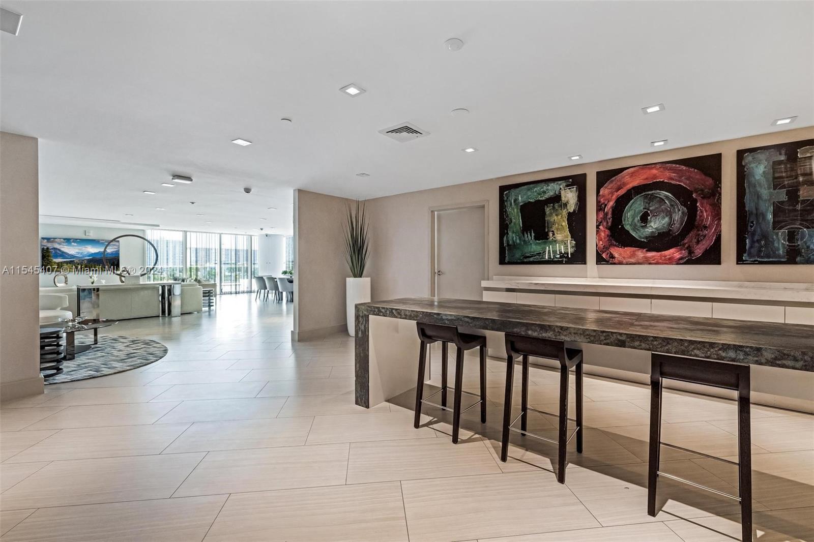 PARQUE TOWERS CONDO - Residential