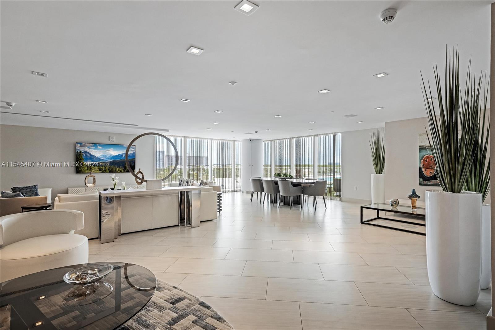 PARQUE TOWERS CONDO - Residential
