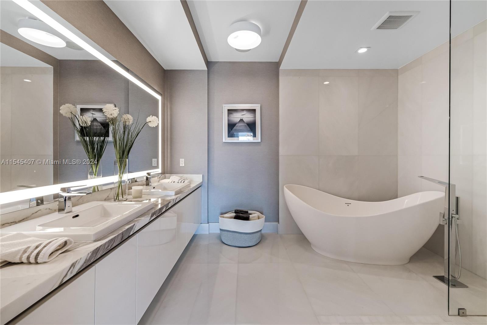 PARQUE TOWERS CONDO - Residential