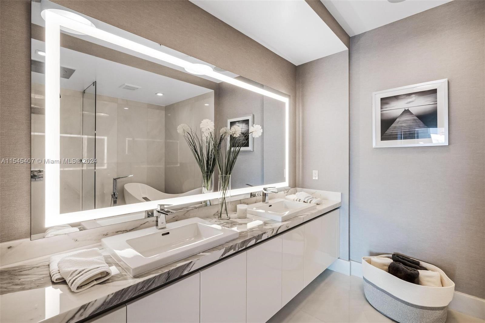 PARQUE TOWERS CONDO - Residential