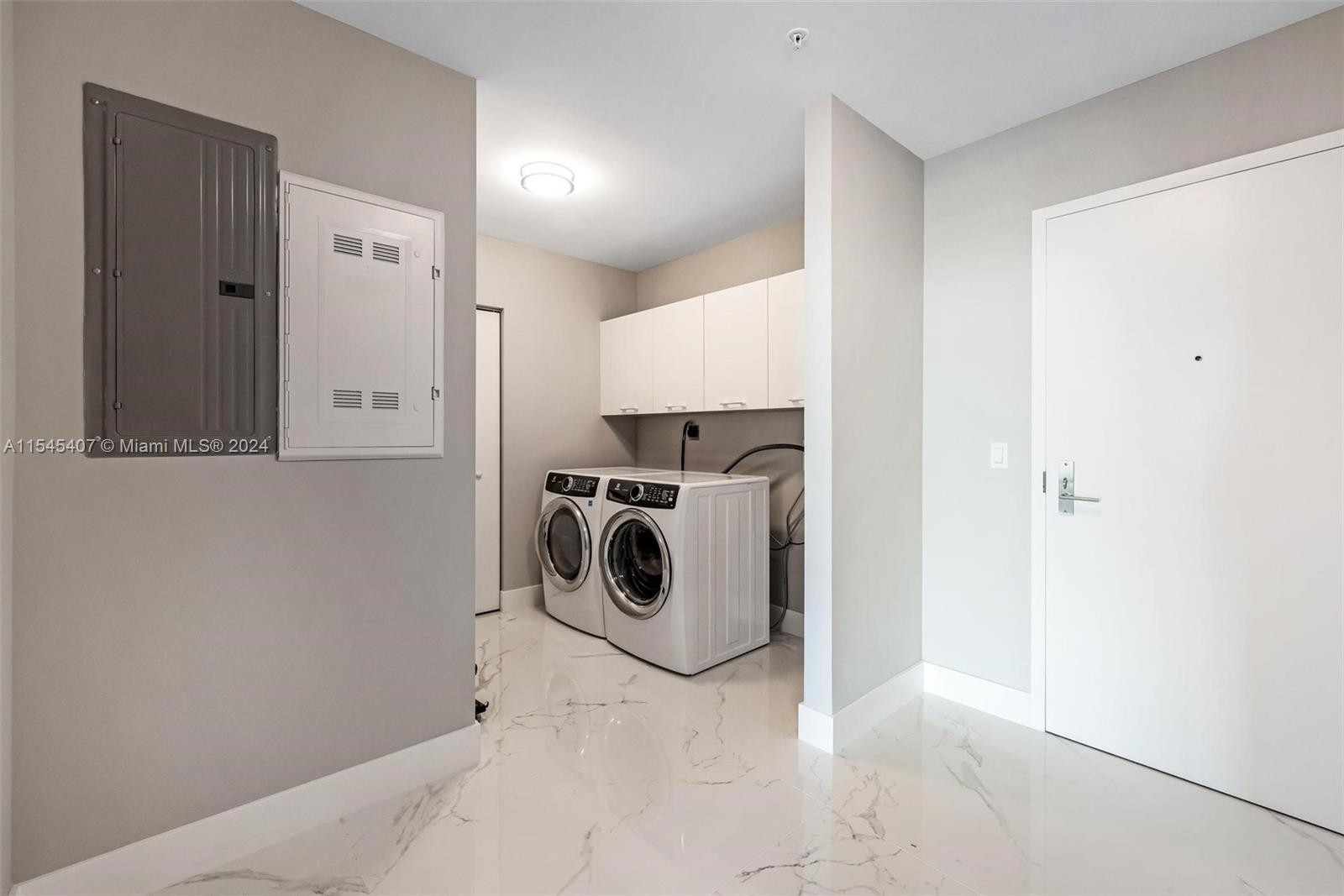 PARQUE TOWERS CONDO - Residential