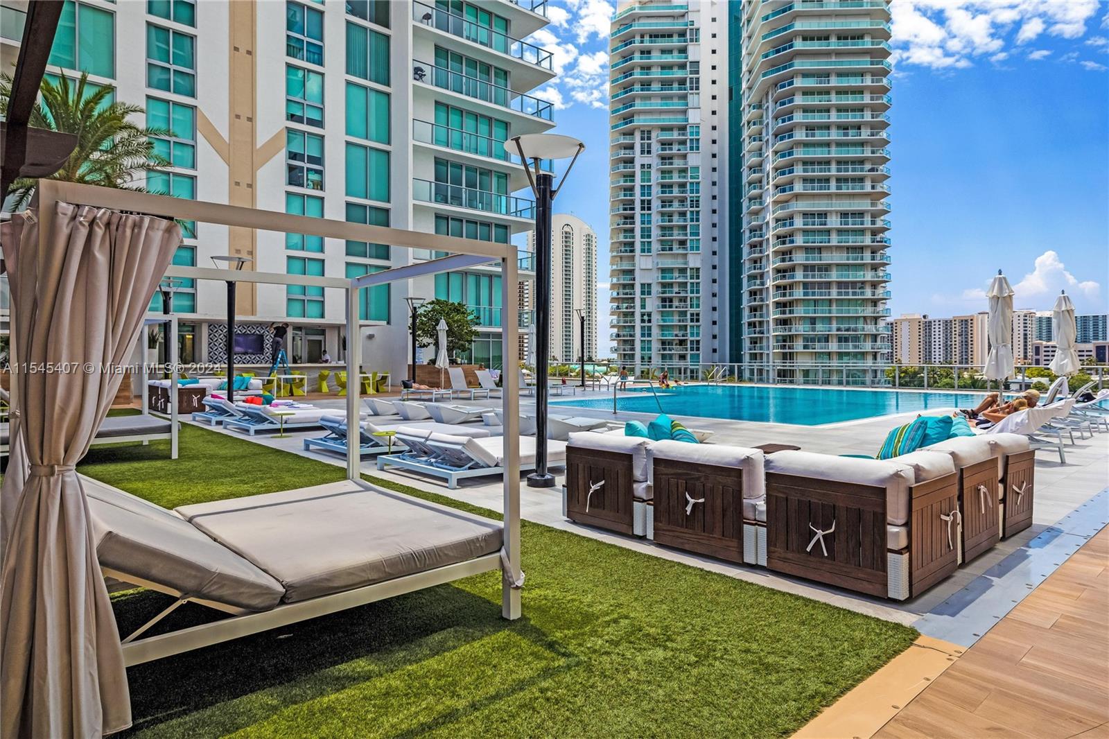 PARQUE TOWERS CONDO - Residential