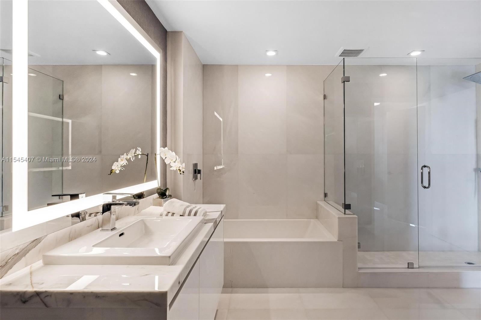 PARQUE TOWERS CONDO - Residential