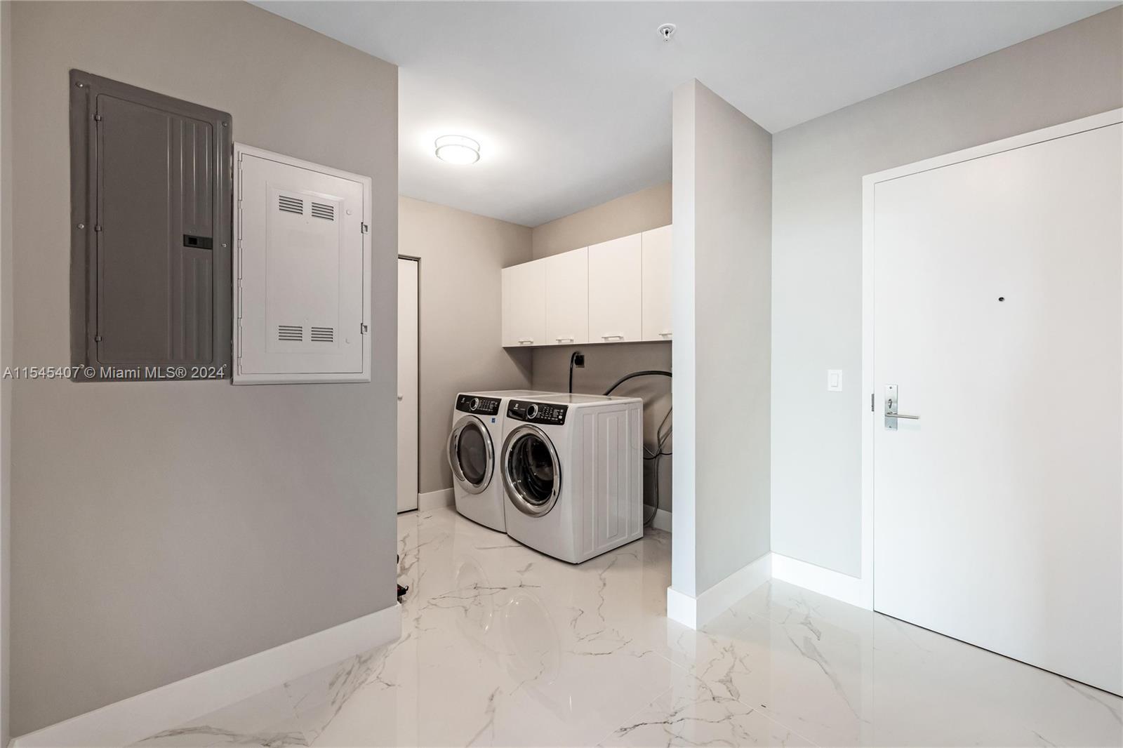 PARQUE TOWERS CONDO - Residential