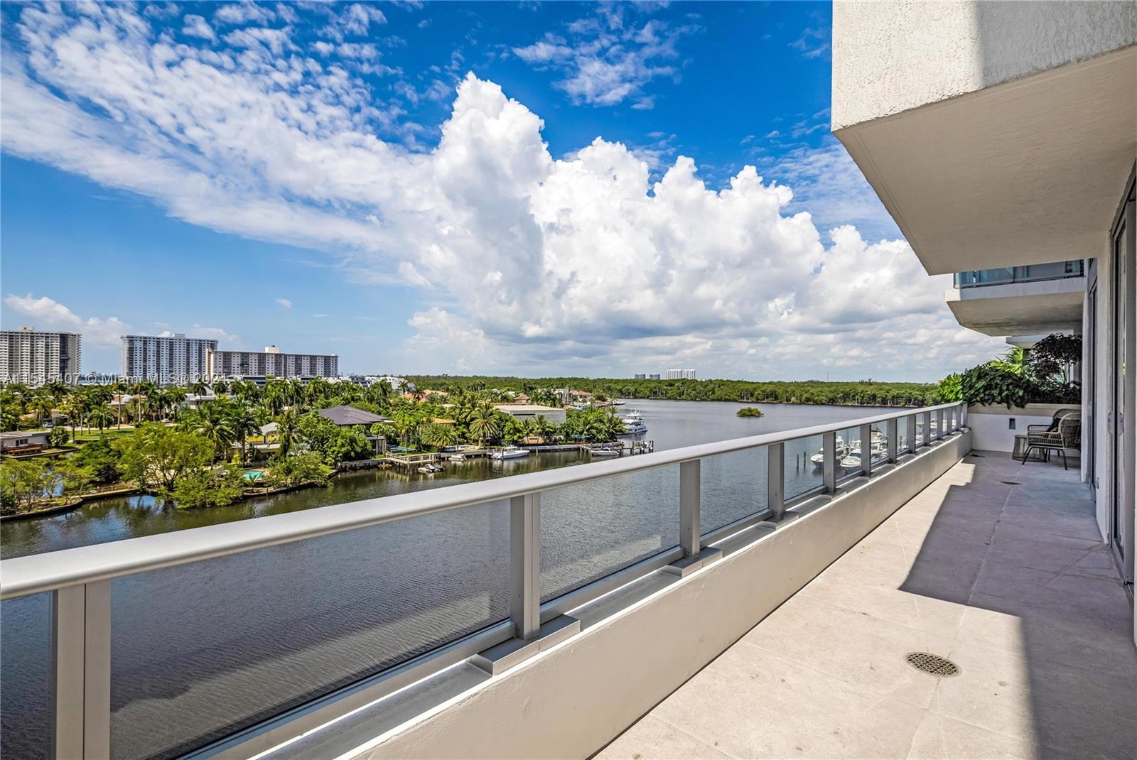 PARQUE TOWERS CONDO - Residential