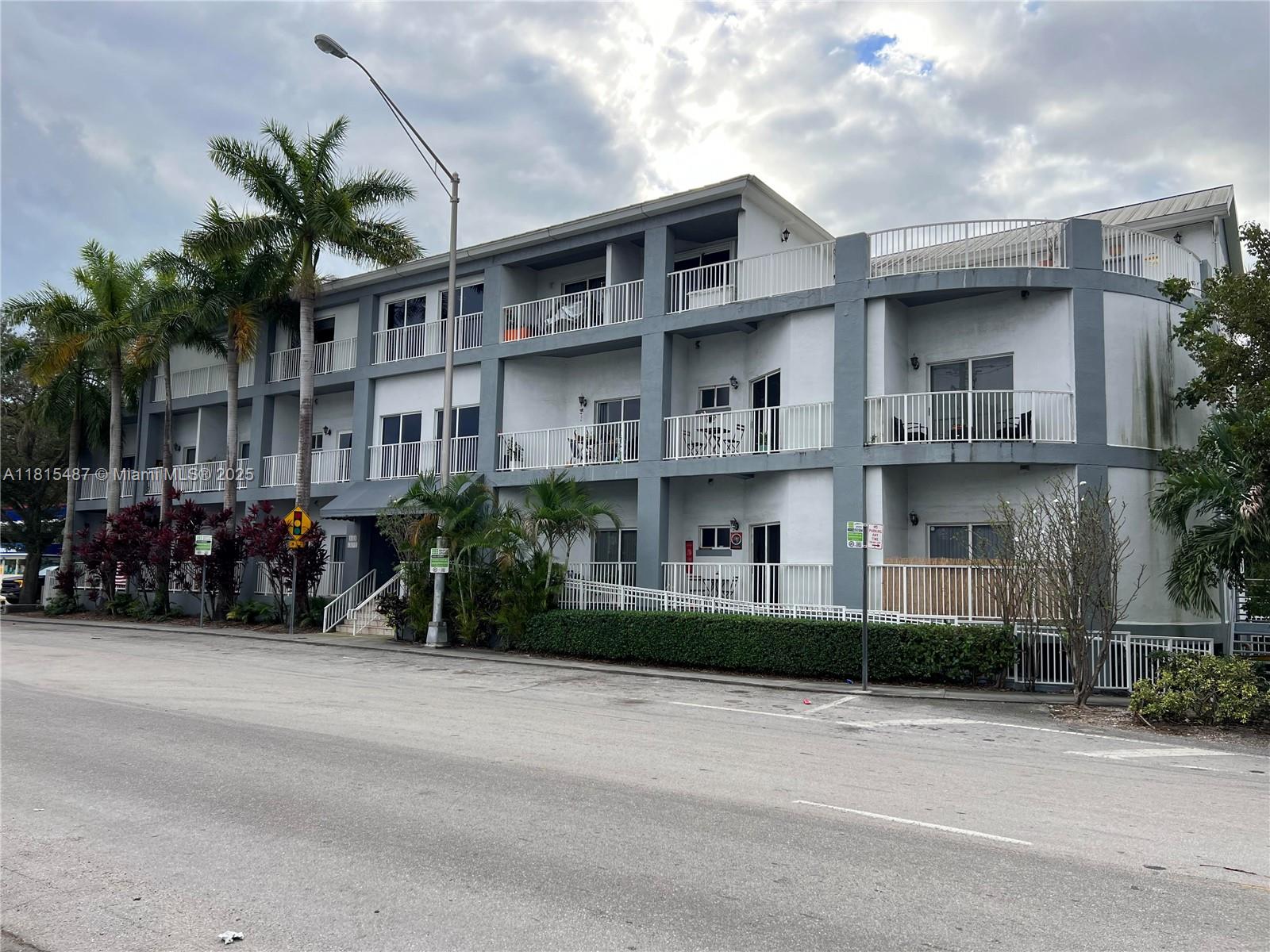 Rental Property at 2734 W Bird Ave 114, Miami, Broward County, Florida - Bedrooms: 1 
Bathrooms: 1  - $2,100 MO.